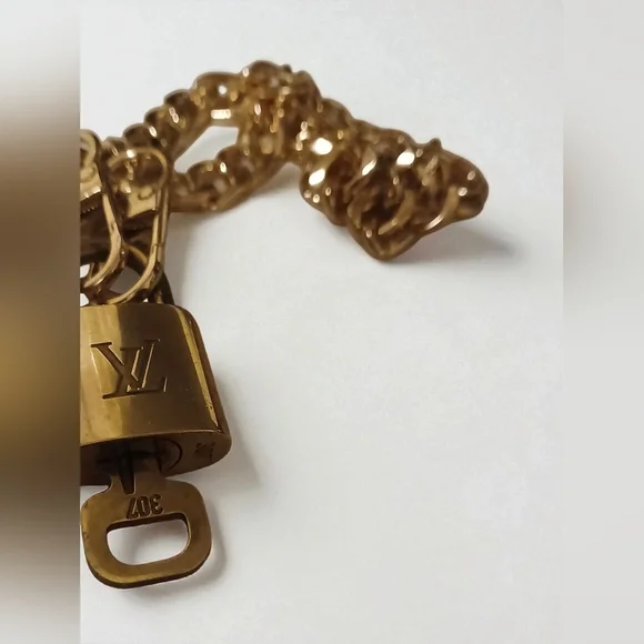 Louis Vuitton Gold Padlock #307 with Key & Unbranded Gold Tone Chain Included - Picture 1 of 15